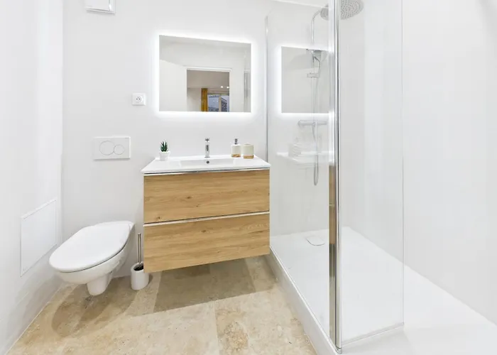 Le Joffre - Au Pied De La Gare *